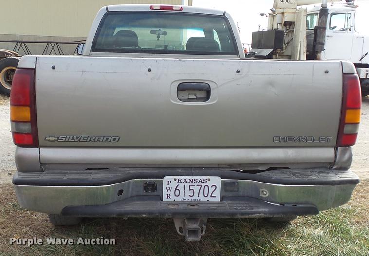 image for item K8106 2001 Chevrolet Silverado 1500 LS Ext. Cab pickup truck