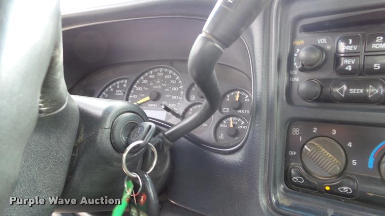 image for item K8106 2001 Chevrolet Silverado 1500 LS Ext. Cab pickup truck