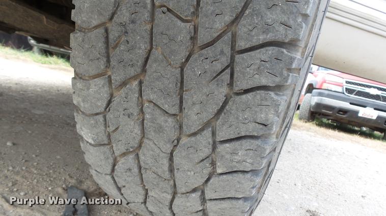 image for item K8106 2001 Chevrolet Silverado 1500 LS Ext. Cab pickup truck