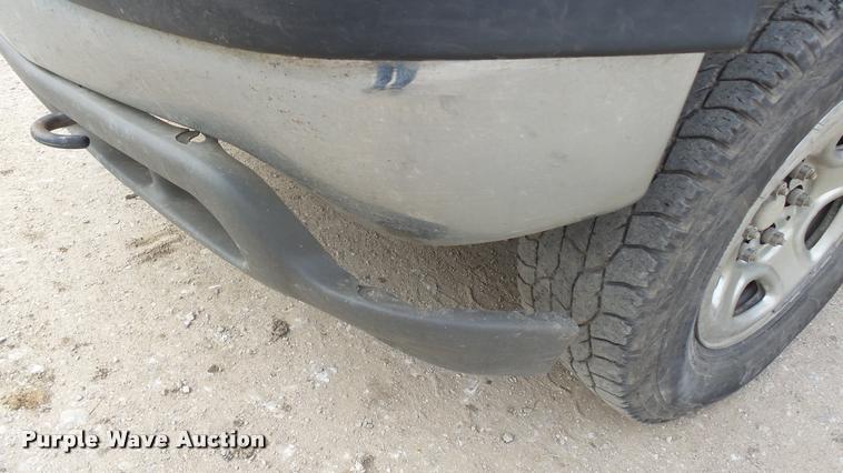 image for item K8106 2001 Chevrolet Silverado 1500 LS Ext. Cab pickup truck