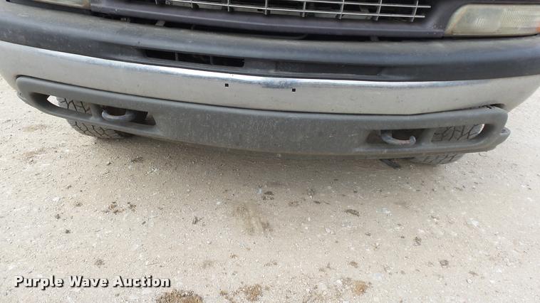 image for item K8106 2001 Chevrolet Silverado 1500 LS Ext. Cab pickup truck