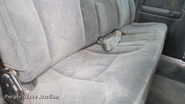 image for item K8106 2001 Chevrolet Silverado 1500 LS Ext. Cab pickup truck