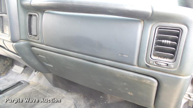 image for item K8106 2001 Chevrolet Silverado 1500 LS Ext. Cab pickup truck