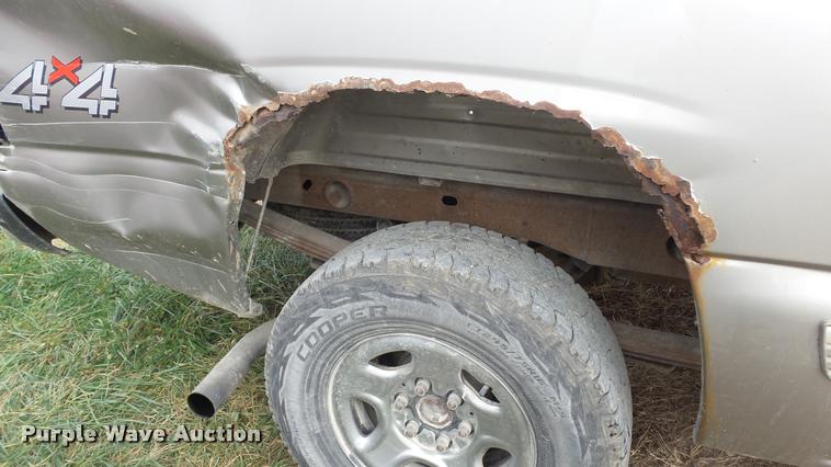 image for item K8106 2001 Chevrolet Silverado 1500 LS Ext. Cab pickup truck