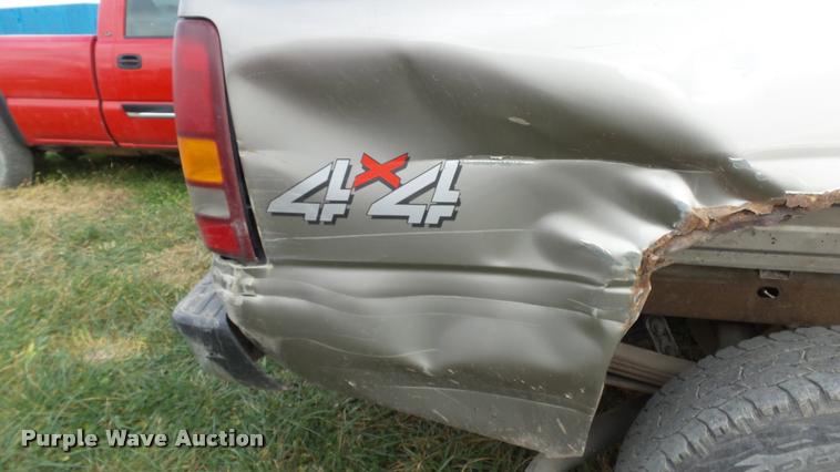 image for item K8106 2001 Chevrolet Silverado 1500 LS Ext. Cab pickup truck