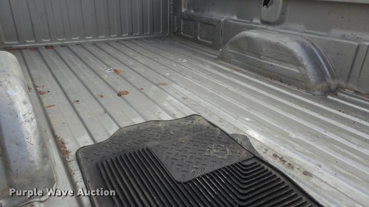 image for item K8106 2001 Chevrolet Silverado 1500 LS Ext. Cab pickup truck