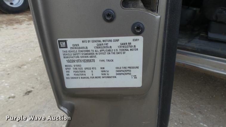 image for item K8106 2001 Chevrolet Silverado 1500 LS Ext. Cab pickup truck