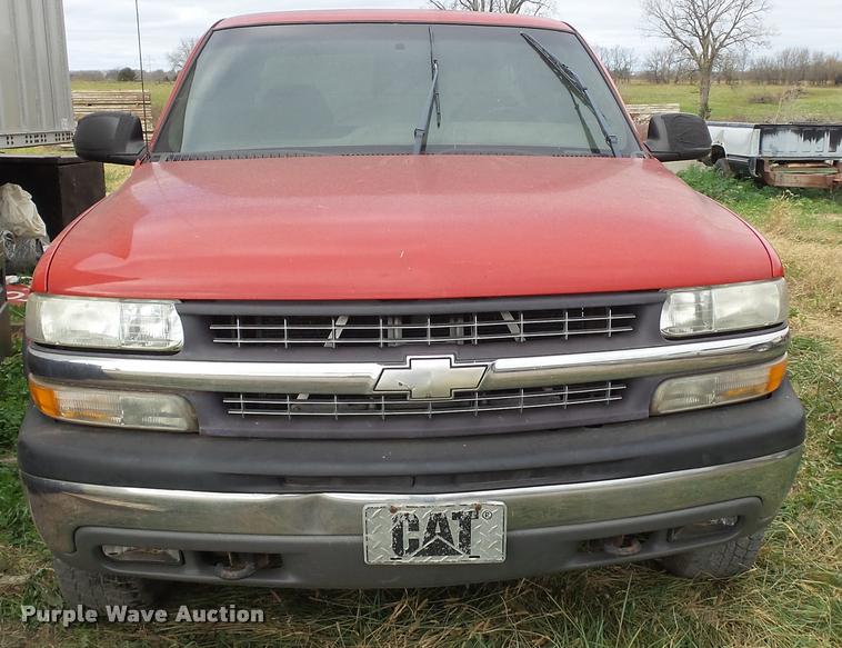 image for item K8107 2000 Chevrolet Silverado 2500 LS Ext. Cab pickup truck