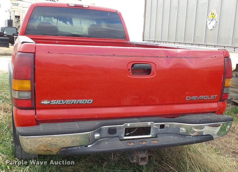 image for item K8107 2000 Chevrolet Silverado 2500 LS Ext. Cab pickup truck