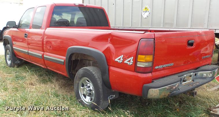 image for item K8107 2000 Chevrolet Silverado 2500 LS Ext. Cab pickup truck