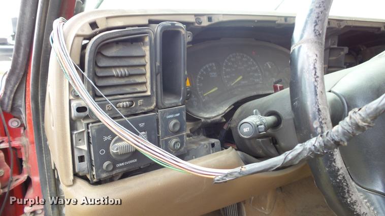 image for item K8107 2000 Chevrolet Silverado 2500 LS Ext. Cab pickup truck