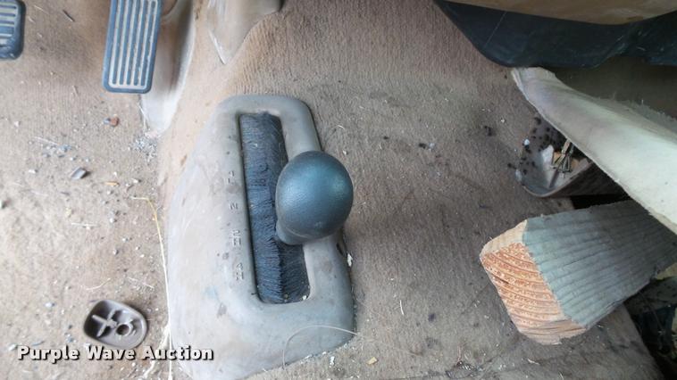 image for item K8107 2000 Chevrolet Silverado 2500 LS Ext. Cab pickup truck