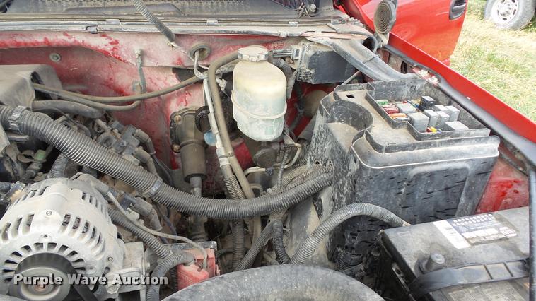 image for item K8107 2000 Chevrolet Silverado 2500 LS Ext. Cab pickup truck