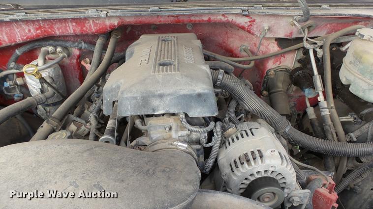 image for item K8107 2000 Chevrolet Silverado 2500 LS Ext. Cab pickup truck