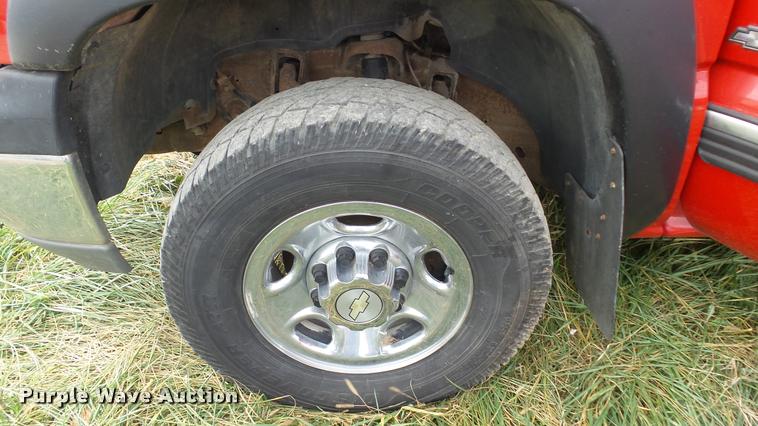 image for item K8107 2000 Chevrolet Silverado 2500 LS Ext. Cab pickup truck