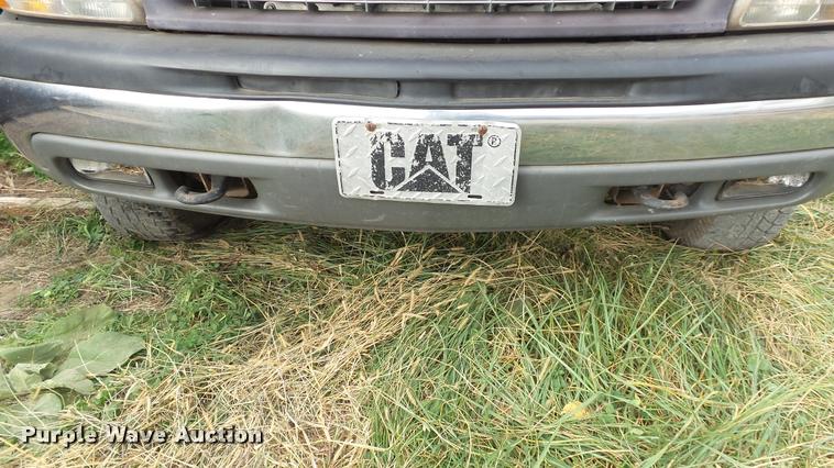 image for item K8107 2000 Chevrolet Silverado 2500 LS Ext. Cab pickup truck