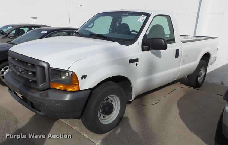 image for item K8121 1999 Ford F250 Super Duty XL pickup truck