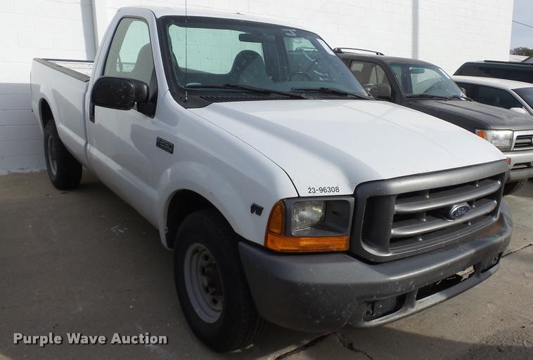 image for item K8121 1999 Ford F250 Super Duty XL pickup truck