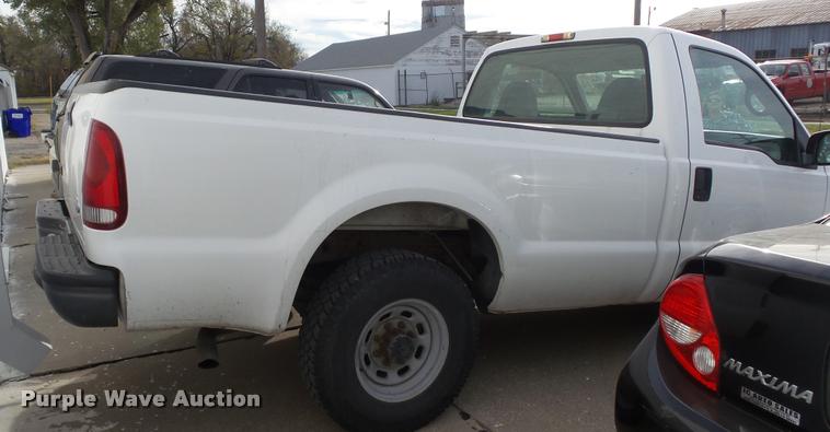 image for item K8121 1999 Ford F250 Super Duty XL pickup truck