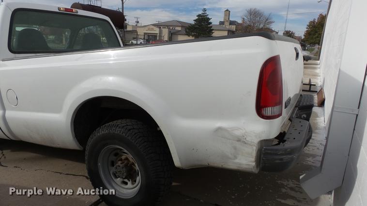 image for item K8121 1999 Ford F250 Super Duty XL pickup truck