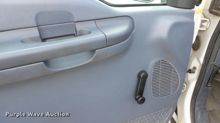 image for item K8121 1999 Ford F250 Super Duty XL pickup truck