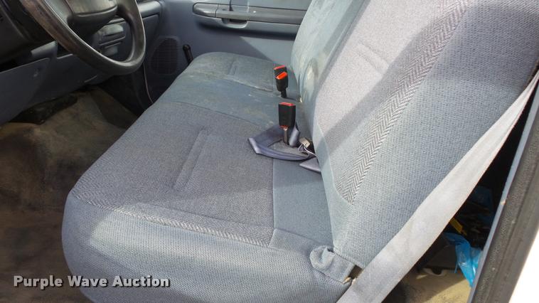 image for item K8121 1999 Ford F250 Super Duty XL pickup truck