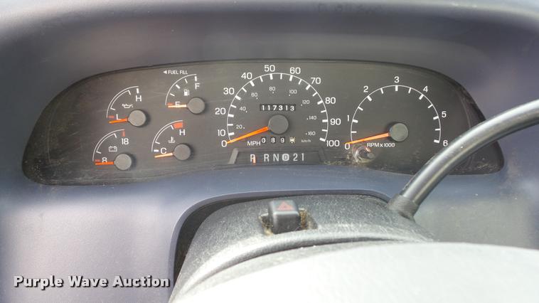 image for item K8121 1999 Ford F250 Super Duty XL pickup truck