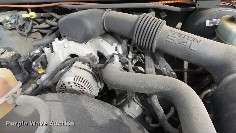 image for item K8121 1999 Ford F250 Super Duty XL pickup truck