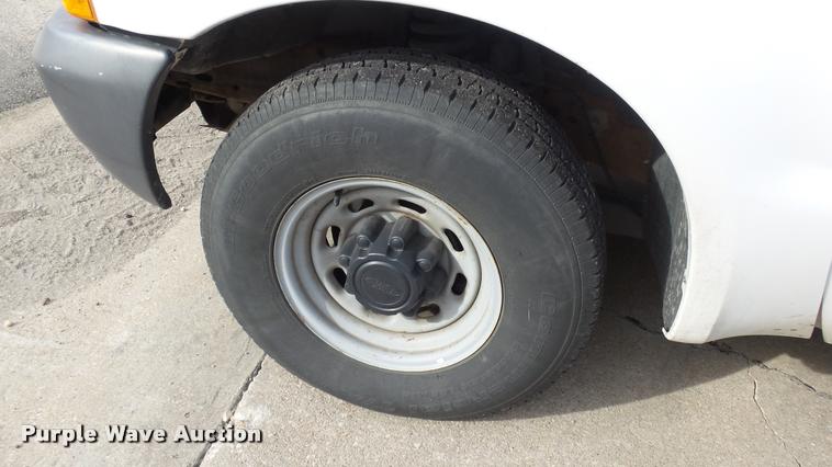 image for item K8121 1999 Ford F250 Super Duty XL pickup truck