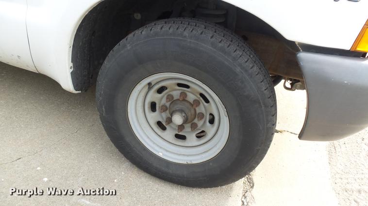 image for item K8121 1999 Ford F250 Super Duty XL pickup truck