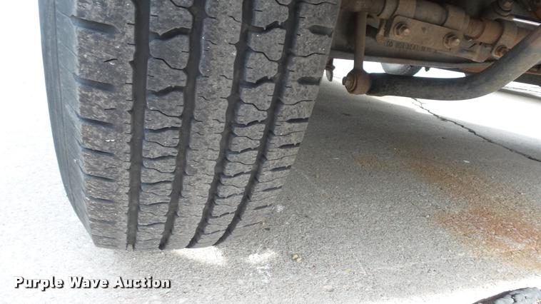 image for item K8121 1999 Ford F250 Super Duty XL pickup truck