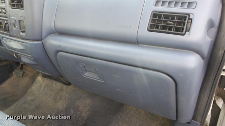 image for item K8121 1999 Ford F250 Super Duty XL pickup truck