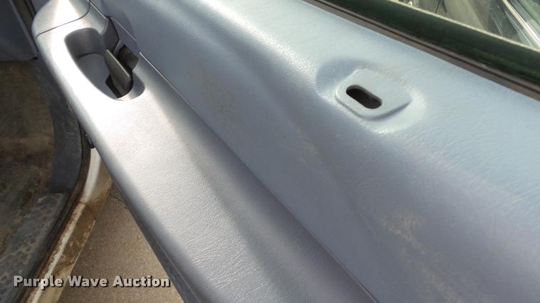 image for item K8121 1999 Ford F250 Super Duty XL pickup truck