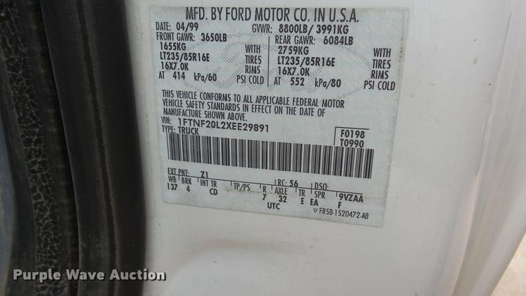 image for item K8121 1999 Ford F250 Super Duty XL pickup truck