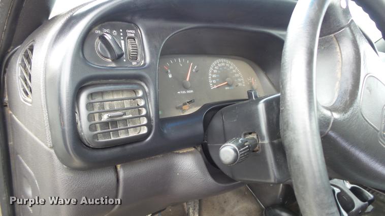 image for item K8124 1999 Dodge Ram 1500 pickup truck