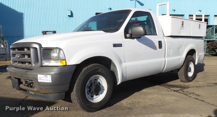 image for item L4148 2004 Ford F250 Super Duty XL pickup truck