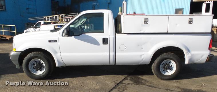 image for item L4148 2004 Ford F250 Super Duty XL pickup truck