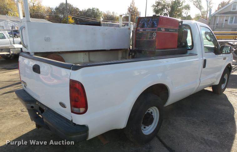 image for item L4148 2004 Ford F250 Super Duty XL pickup truck