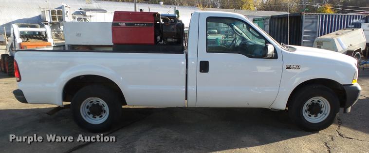 image for item L4148 2004 Ford F250 Super Duty XL pickup truck