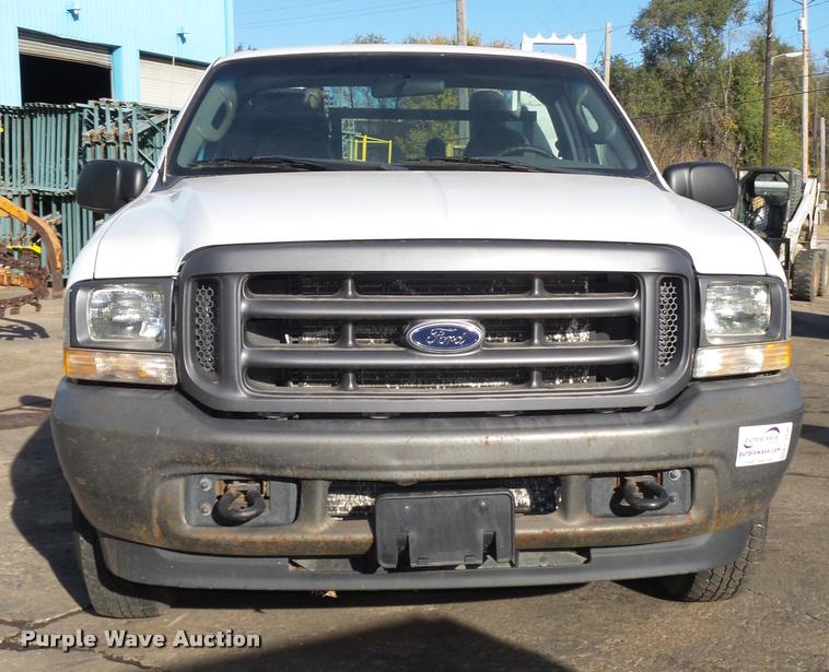 image for item L4148 2004 Ford F250 Super Duty XL pickup truck