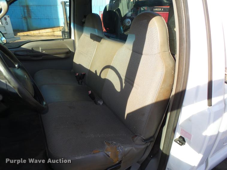 image for item L4148 2004 Ford F250 Super Duty XL pickup truck