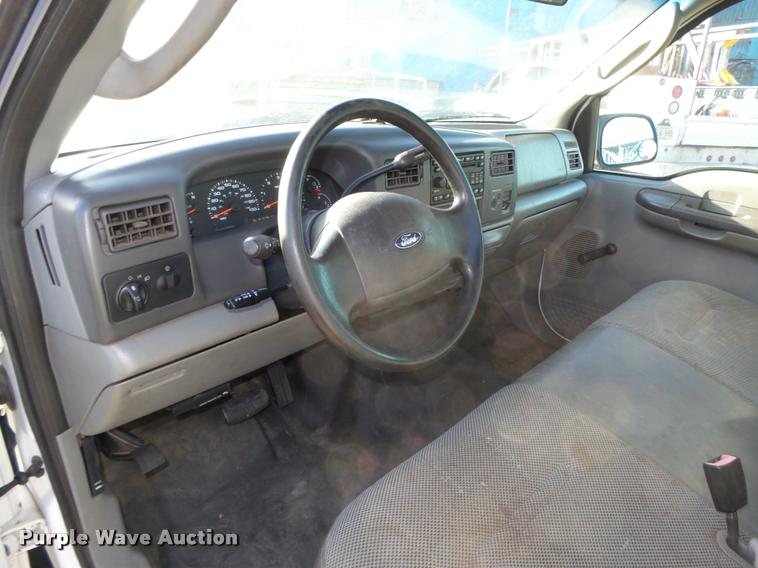 image for item L4148 2004 Ford F250 Super Duty XL pickup truck