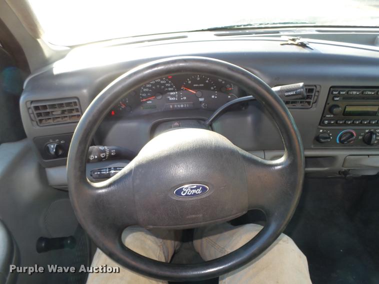 image for item L4148 2004 Ford F250 Super Duty XL pickup truck