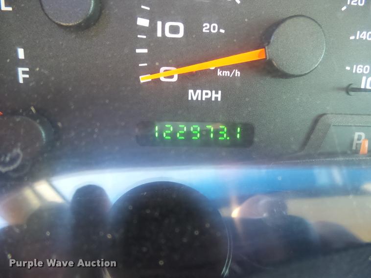 image for item L4148 2004 Ford F250 Super Duty XL pickup truck