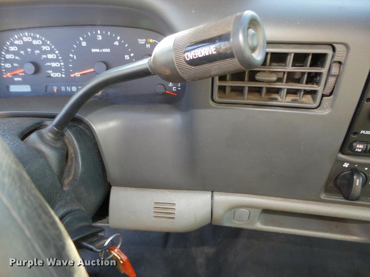 image for item L4148 2004 Ford F250 Super Duty XL pickup truck