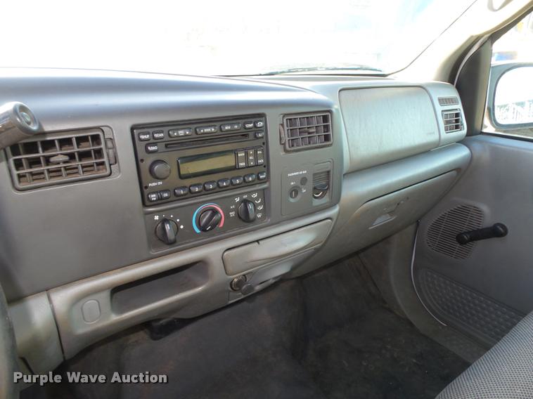 image for item L4148 2004 Ford F250 Super Duty XL pickup truck