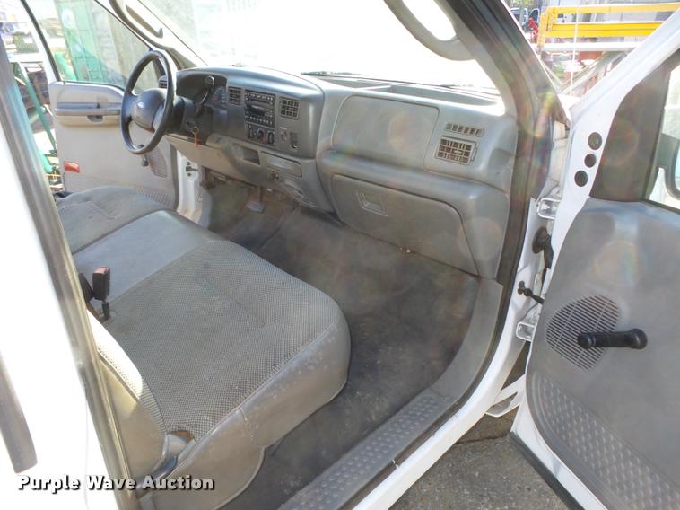 image for item L4148 2004 Ford F250 Super Duty XL pickup truck