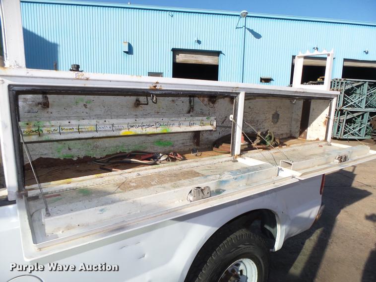 image for item L4148 2004 Ford F250 Super Duty XL pickup truck