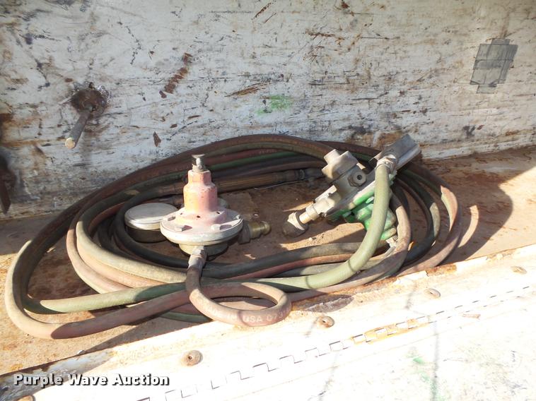 image for item L4148 2004 Ford F250 Super Duty XL pickup truck