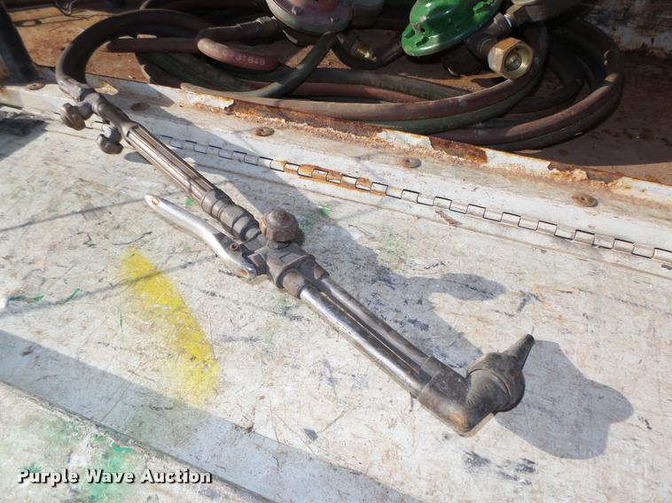 image for item L4148 2004 Ford F250 Super Duty XL pickup truck